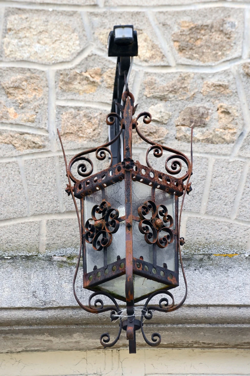 Lumière extérieure château lachal valfleury photo jérôme abou