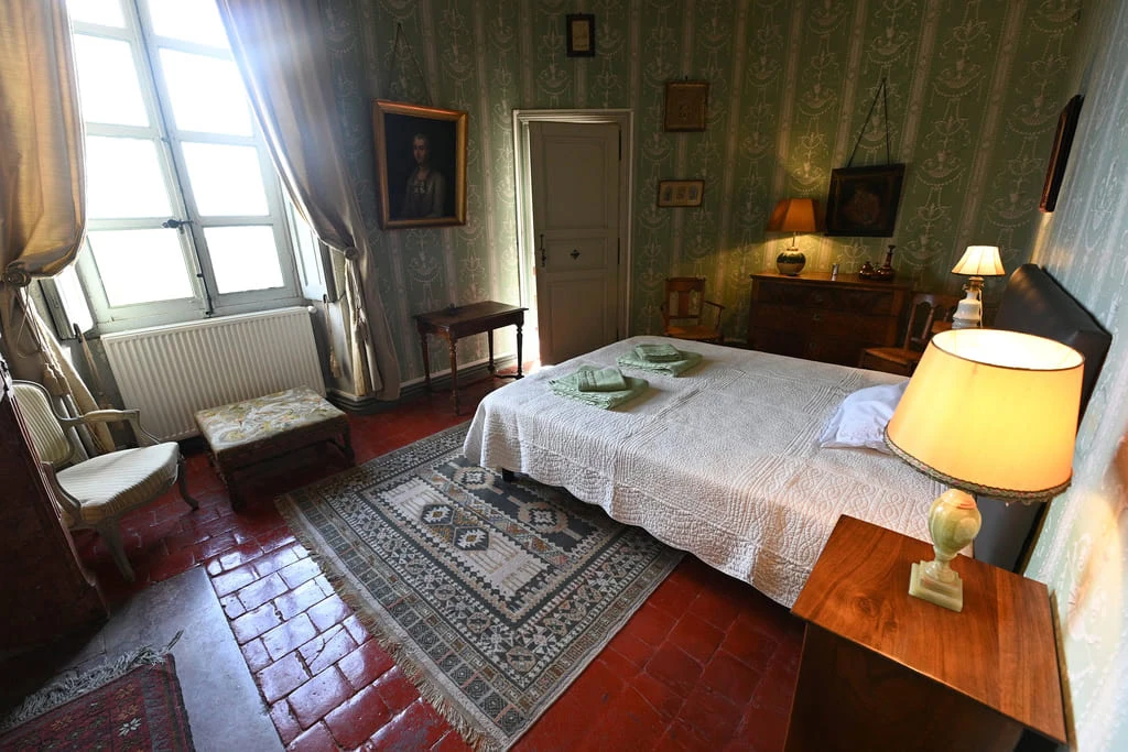 Chambre verte château lachal valfleury photo jérôme abou