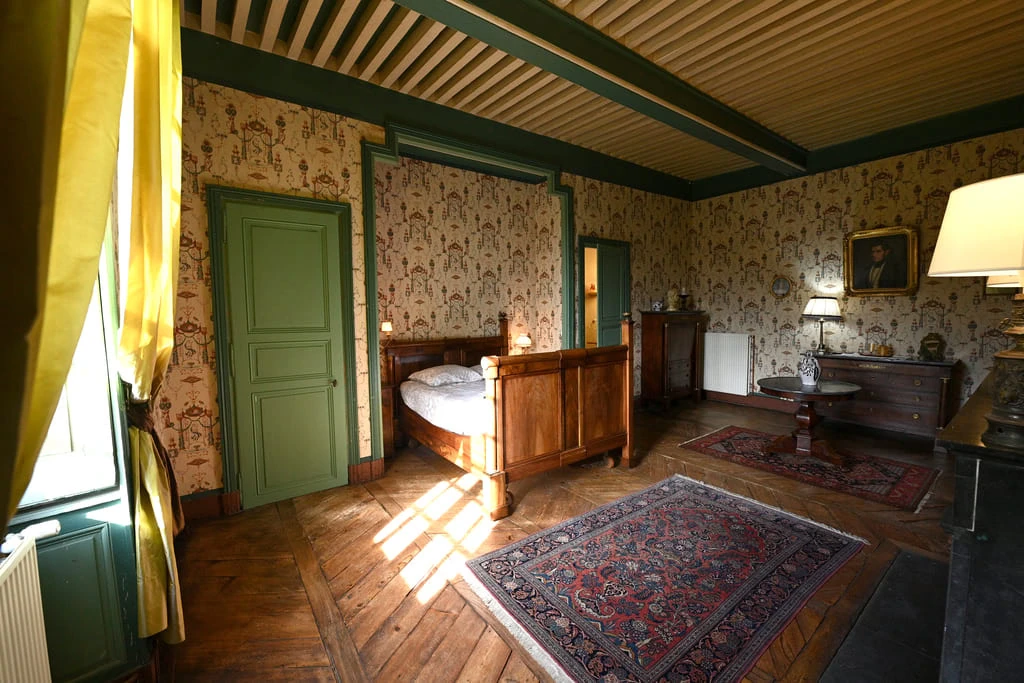 La chambre Empire château lachal valfleury photo jérôme abou