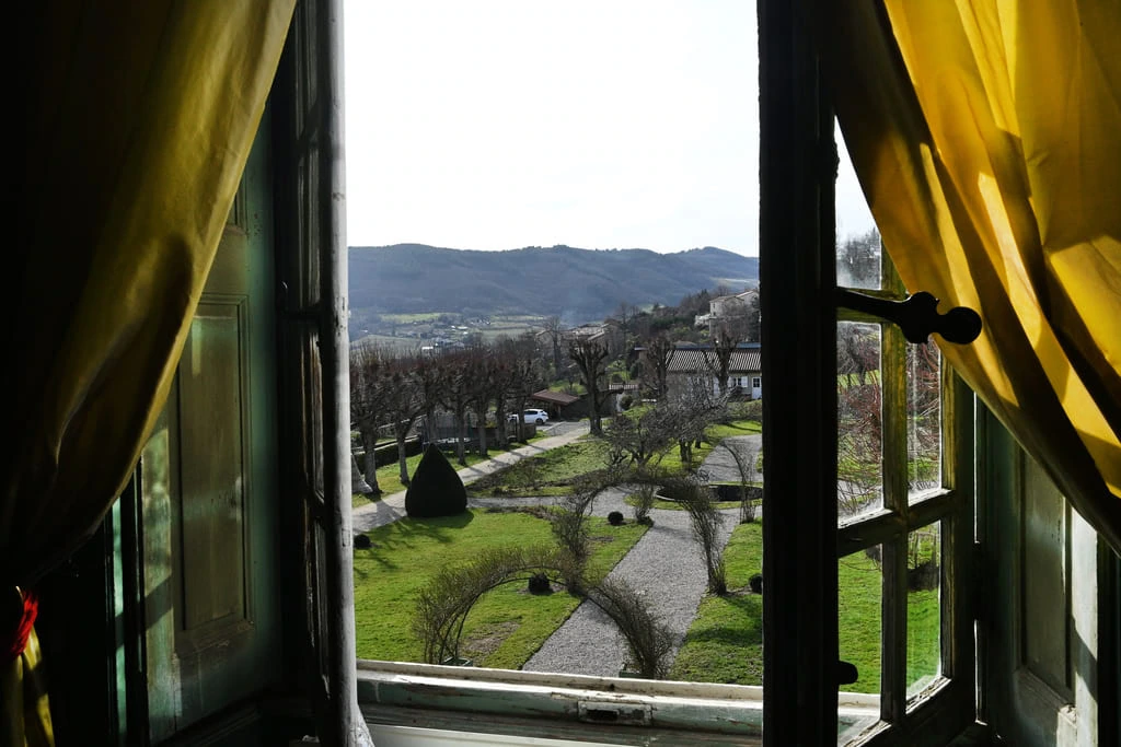 vue jardin château lachal valfleury photo jérôme abou