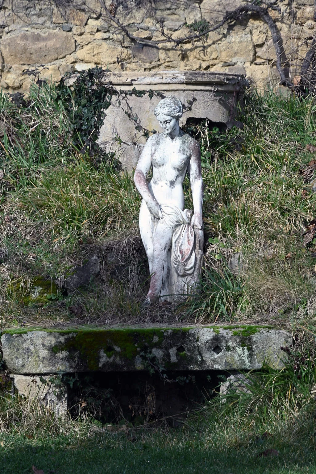 Statue château lachal valfleury photo jérôme abou