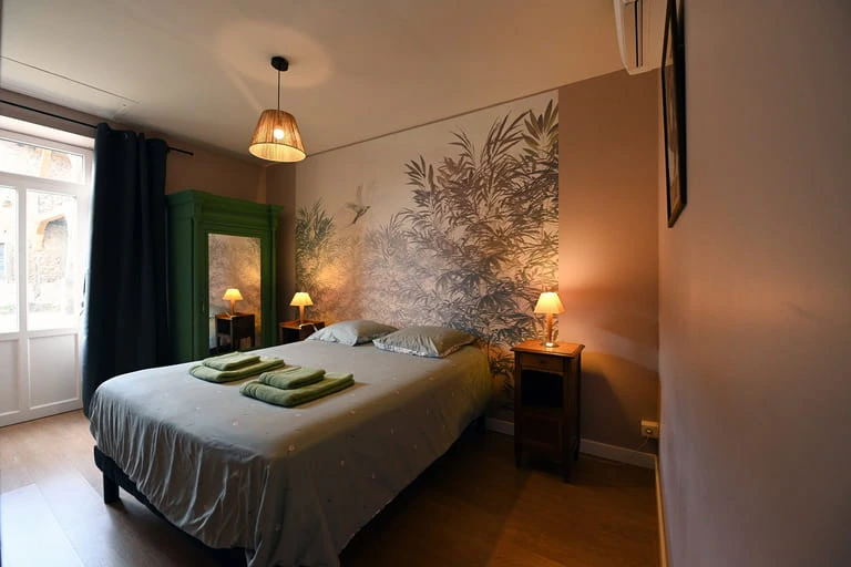 chambre de la ferme château lachal valfleury photo jérôme abou