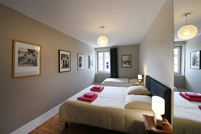 chambre triple 2 château lachal valfleury photo jérôme abou768x512