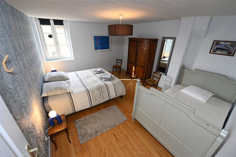 chambre triple château lachal valfleury photo jérôme abou 768 512